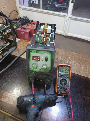 عکس تعمیرگاه جوش اینورتر آریامن 