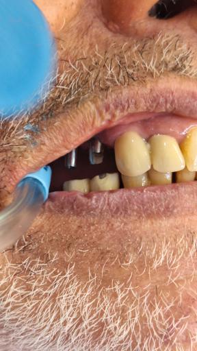 عکس کلینیک تخصصی دندان پزشکی رزگل