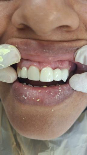 عکس کلینیک تخصصی دندان پزشکی رزگل