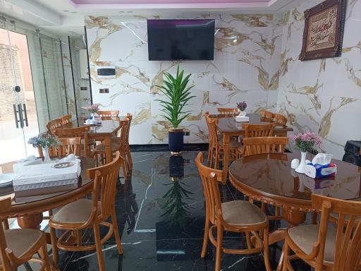 عکس غذای بیرون بر امید نقش جهان 