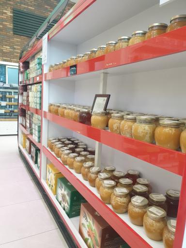 نان و شیرینی فروردین