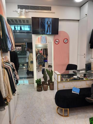 عکس فروشگاه لباس مجلسی زنانه مد شب ۲