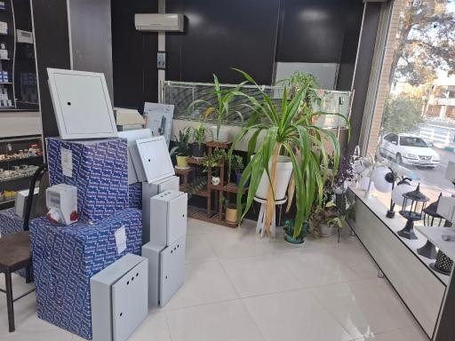 عکس فروشگاه کالای برق سیگنال