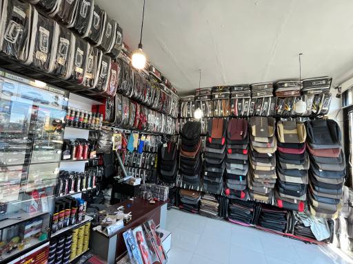 عکس فروشگاه لوکس اتومبیل فرید