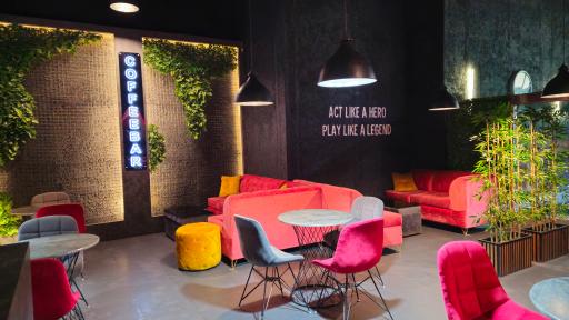 عکس کافه بیلیارد میم