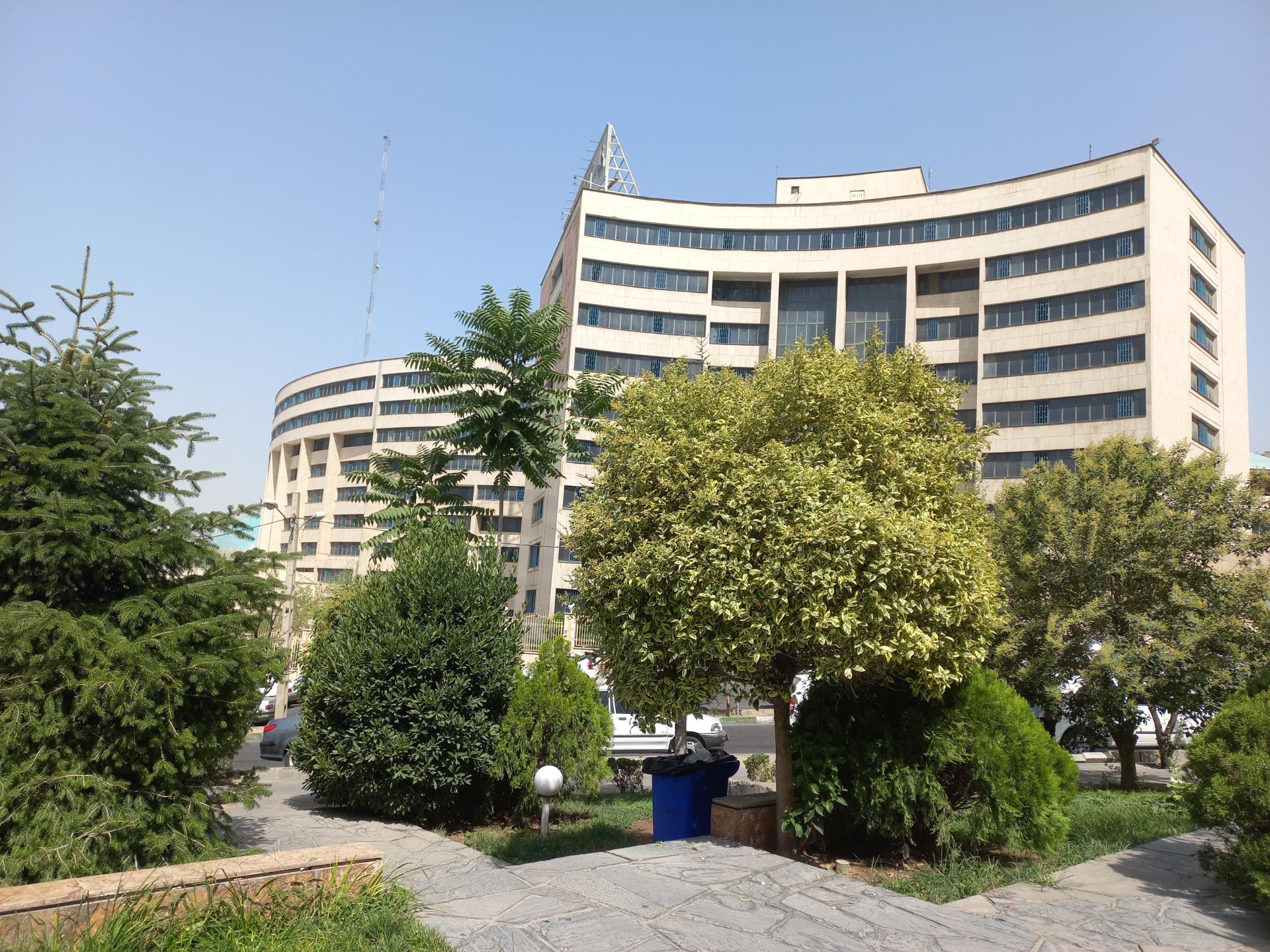 عکس دانشگاه آزاد اسلامی واحد تهران مرکزی (مجتمع سپهبد شهید حاج قاسم سلیمانی)