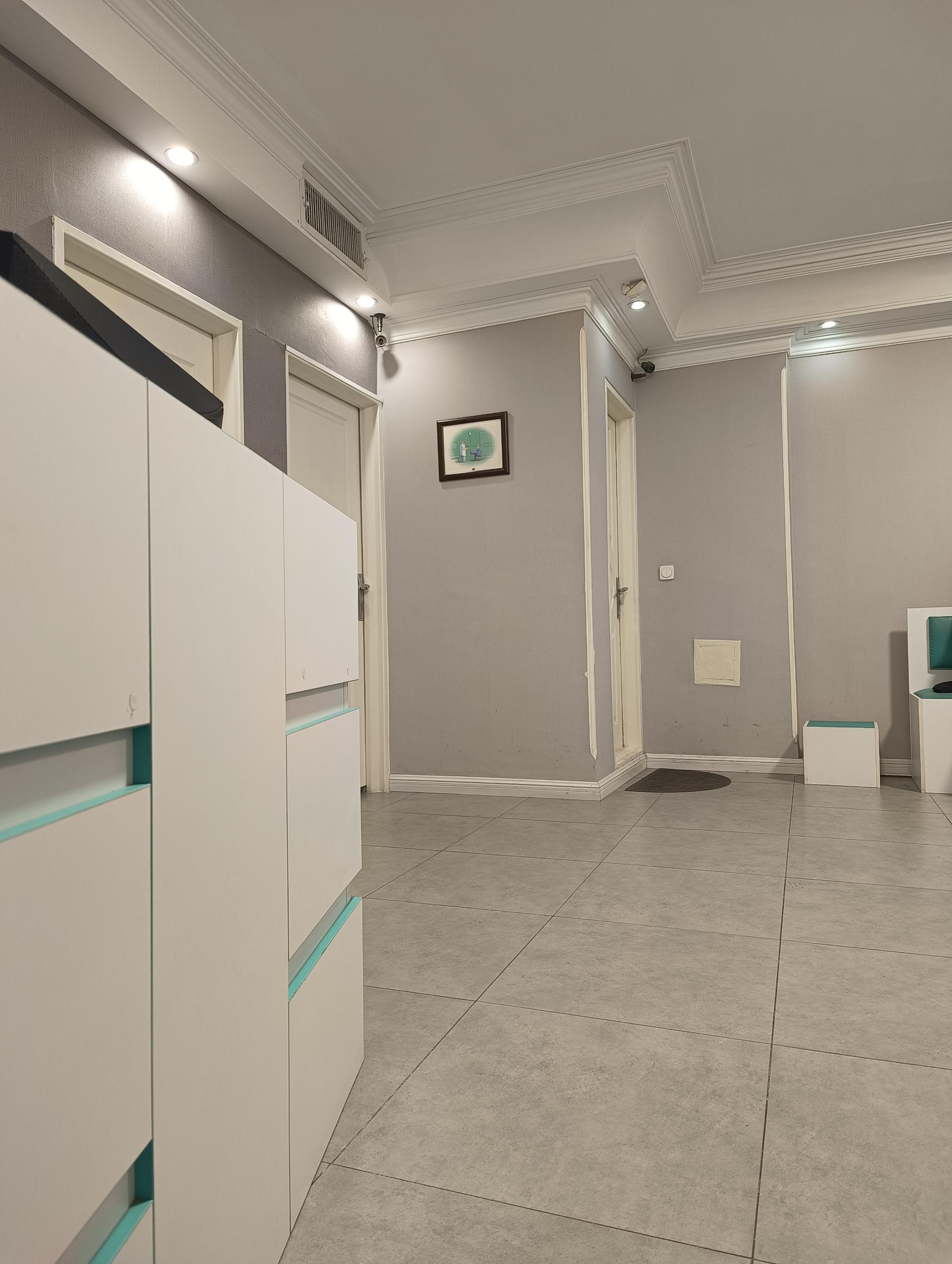 عکس ساختمان پزشکان سرسبز