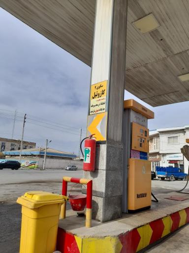 عکس پمپ بنزین گمیشان