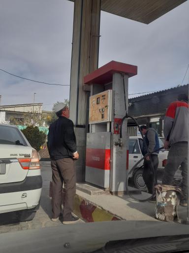 عکس پمپ بنزین گمیشان