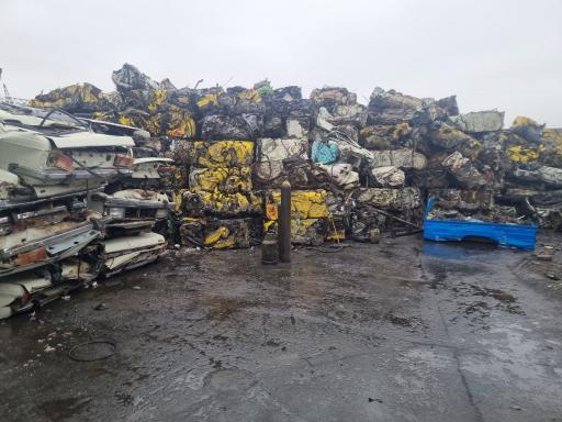 عکس انبار و عمده فروشی قطعات استوک و اسقاط خودروی فرسوده