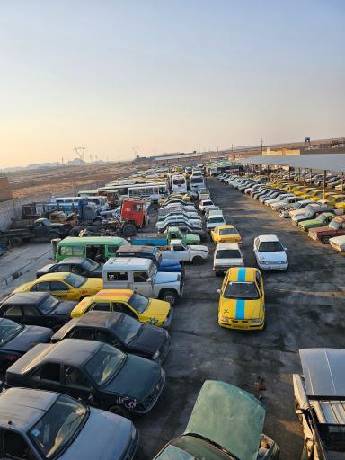 عکس انبار و عمده فروشی قطعات استوک و اسقاط خودروی فرسوده