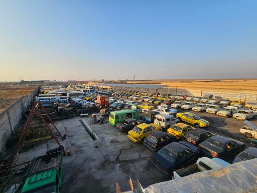 عکس انبار و عمده فروشی قطعات استوک و اسقاط خودروی فرسوده