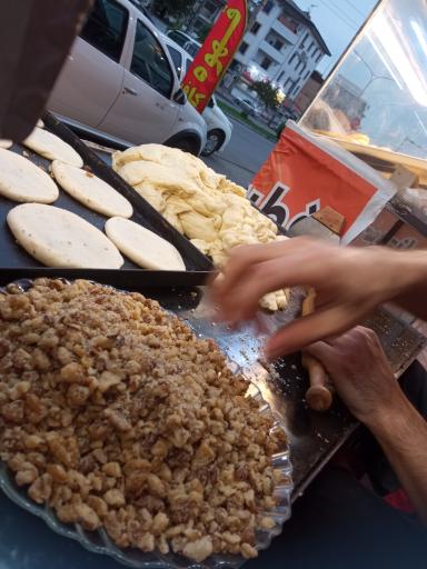 عکس کلوچه فومن محسن