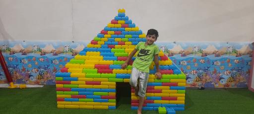 عکس شهر کودک سرپوشیده شادینو