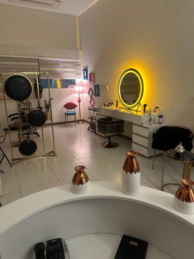 عکس سالن زیبایی نیلوفر ستایش