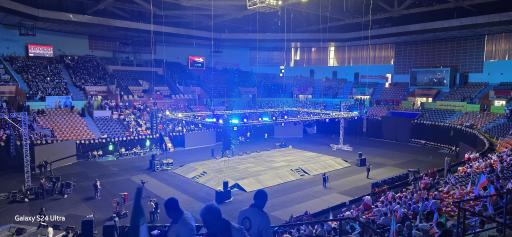 عکس تالار دوازده هزار نفری آزادی 