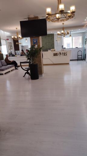 عکس درمانگاه پوست و مو ایرانا