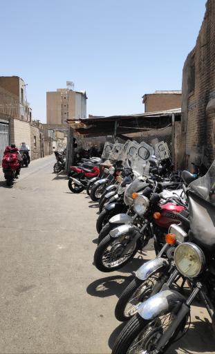 عکس پارکینگ موتورسیکلت تختی