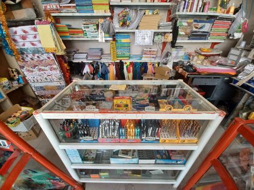 عکس فروشگاه خرازی و لوازم التحریر تک