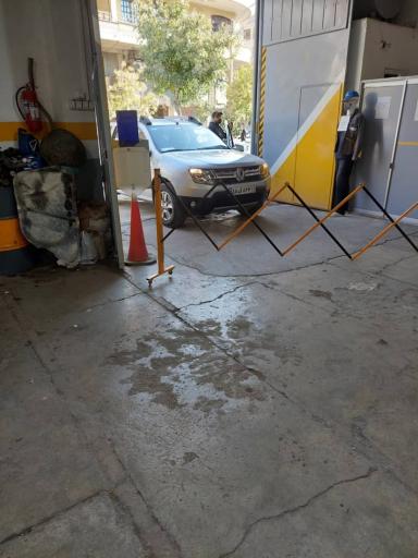 عکس کلینیک تعمیرگاهی حدادیان