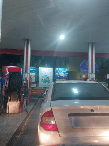 پمپ بنزین چهارراه قنات