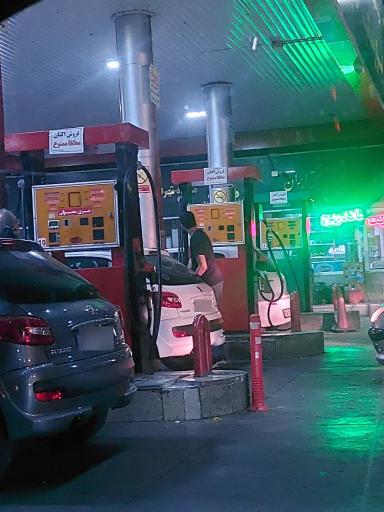 عکس پمپ بنزین چهارراه قنات