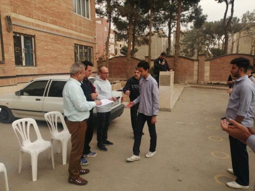 دبیرستان نمونه دولتی ابوتراب (گل نراقی 3)