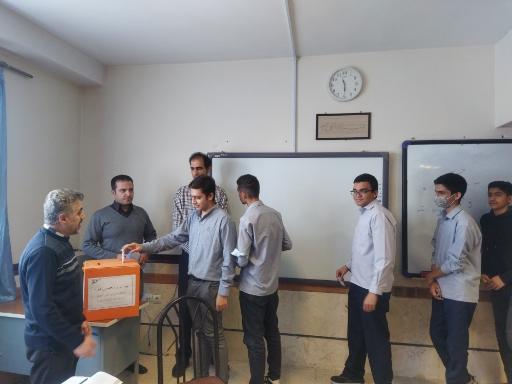 عکس دبیرستان نمونه دولتی ابوتراب (گل نراقی 3)