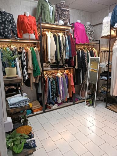 عکس مزون پوشاک سوگلی