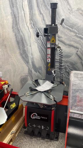 عکس تجهیزات تعمیرگاهی دانش