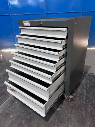 عکس تجهیزات تعمیرگاهی دانش