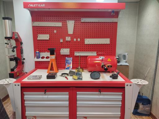 عکس تجهیزات تعمیرگاهی دانش