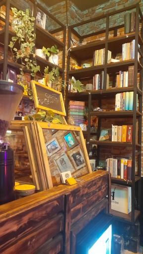 عکس کافه کتاب شاملو