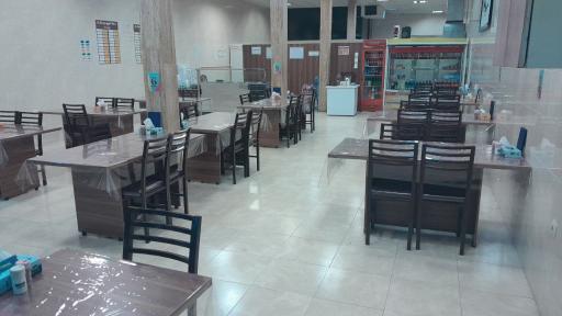 عکس رستوران کبابی و صبحانه‌ خوری دوستان