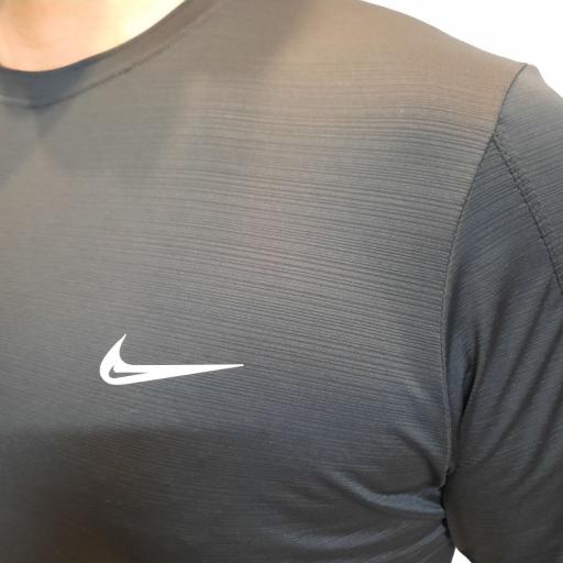 عکس تولیدی پوشاک ورزشی راینو اسپرت