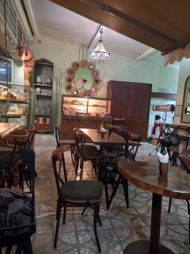 عکس دکان نانوا باشی