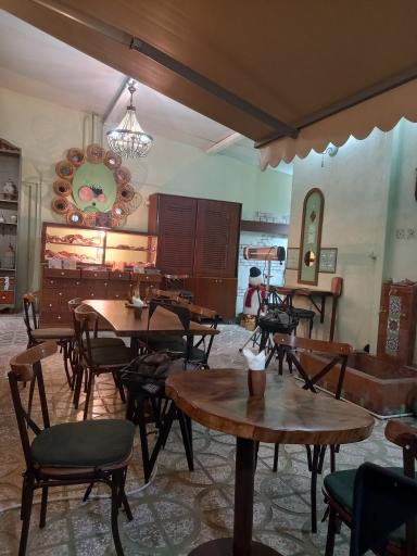 عکس دکان نانوا باشی