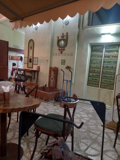 عکس دکان نانوا باشی