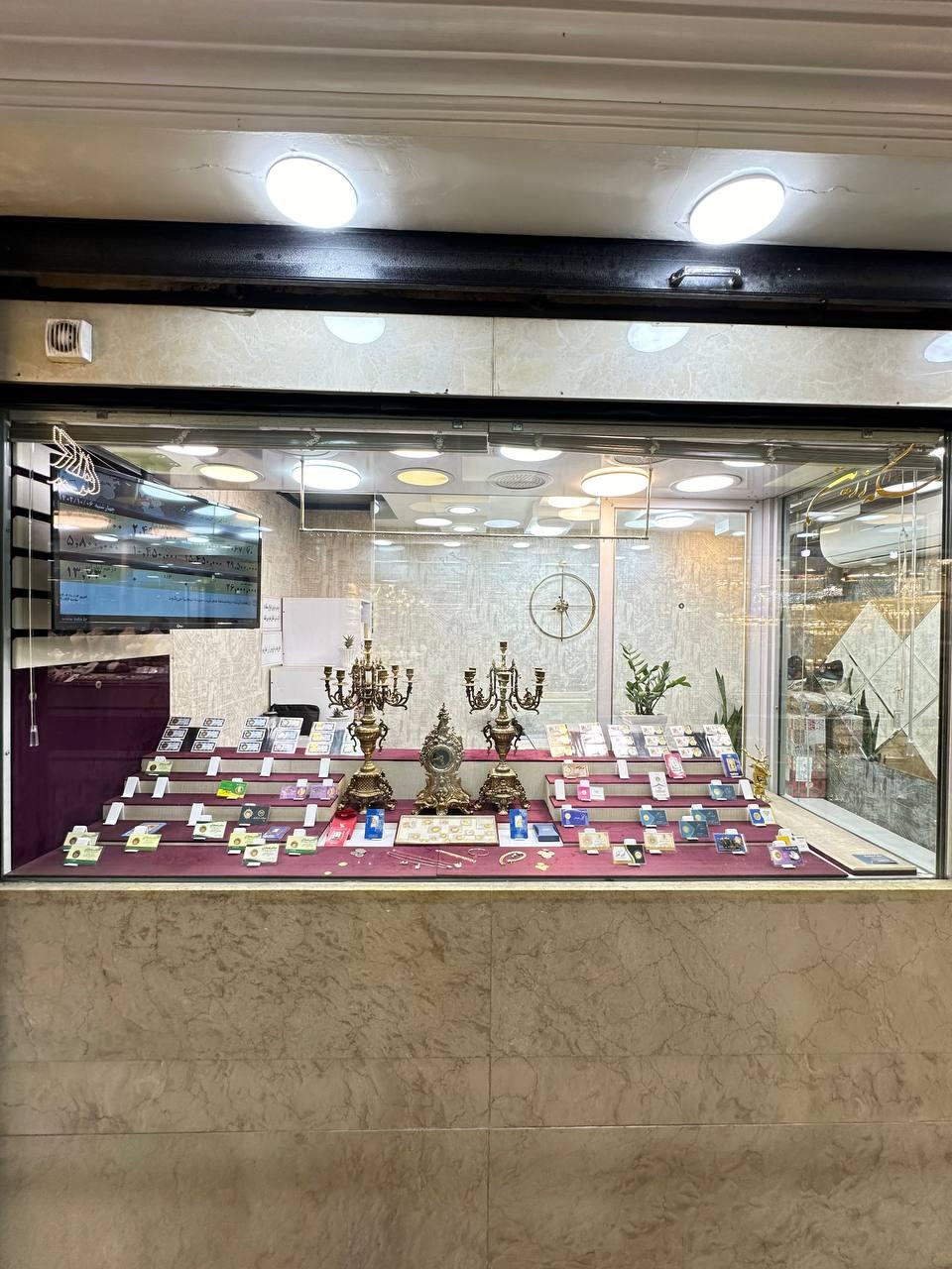 عکس صرافی و سکه زرین