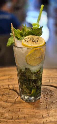 عکس کافه فست‌فود میم