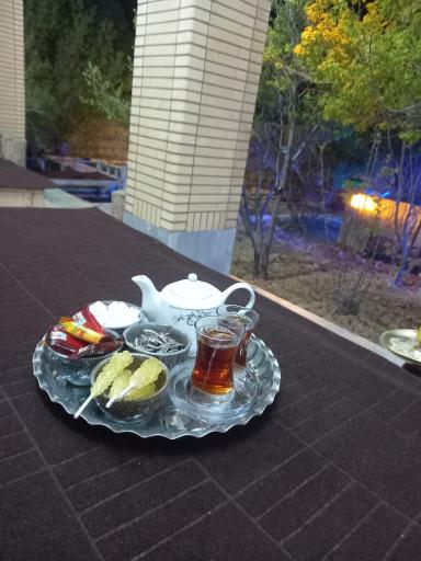 عکس سفره خانه و گلابگیری سنتی میراث