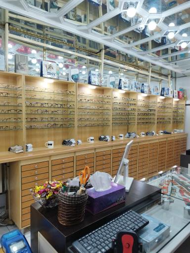 عکس فروشگاه عینک کرج اپتیک 