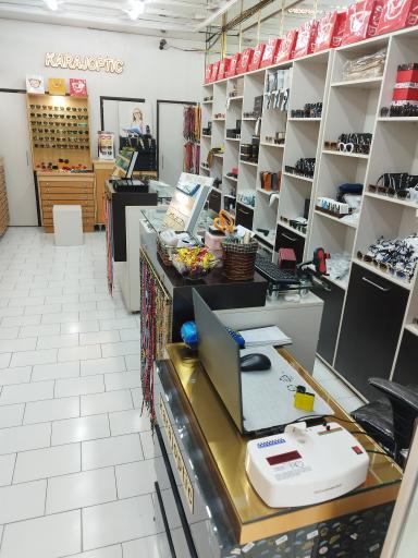 عکس فروشگاه عینک کرج اپتیک 