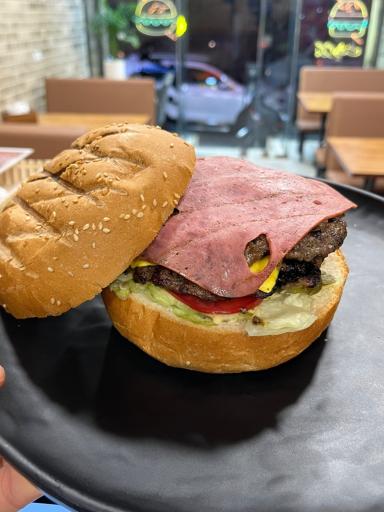 عکس برگر آقاخان