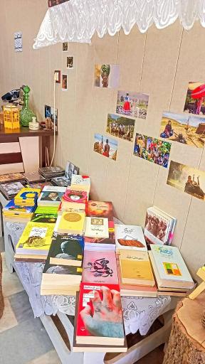 عکس کافه کتاب تاج بوک