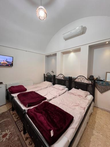 عکس هاستل تاج الملوک