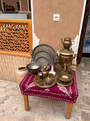 عکس هاستل تاج الملوک