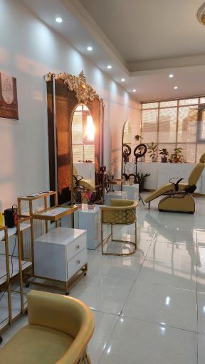 عکس سالن زیبایی ماه طلایی