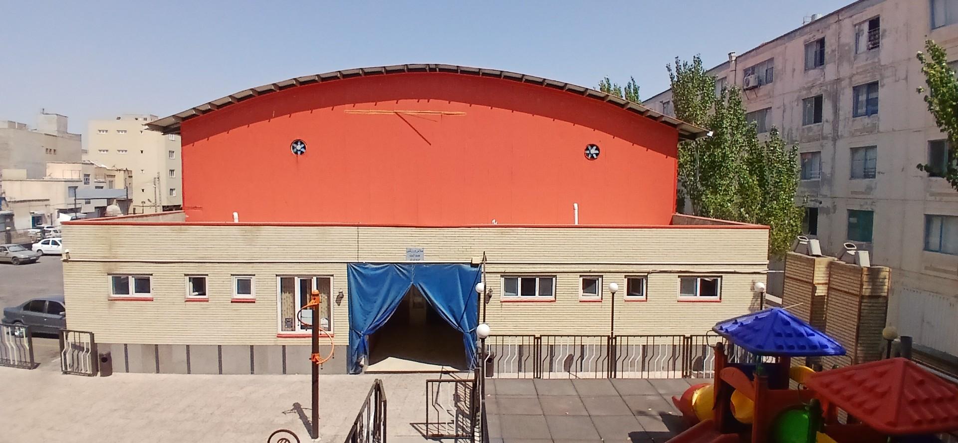 عکس سالن ورزشی خانه کارگر