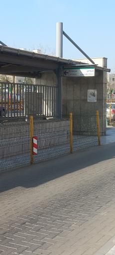 عکس ورودی مترو ایستگاه صدف